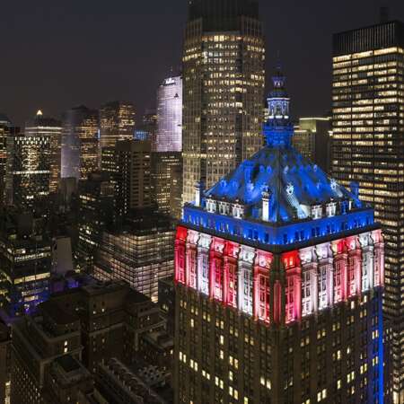 Click to view a popup image of skyline view of the Helmsley building at night